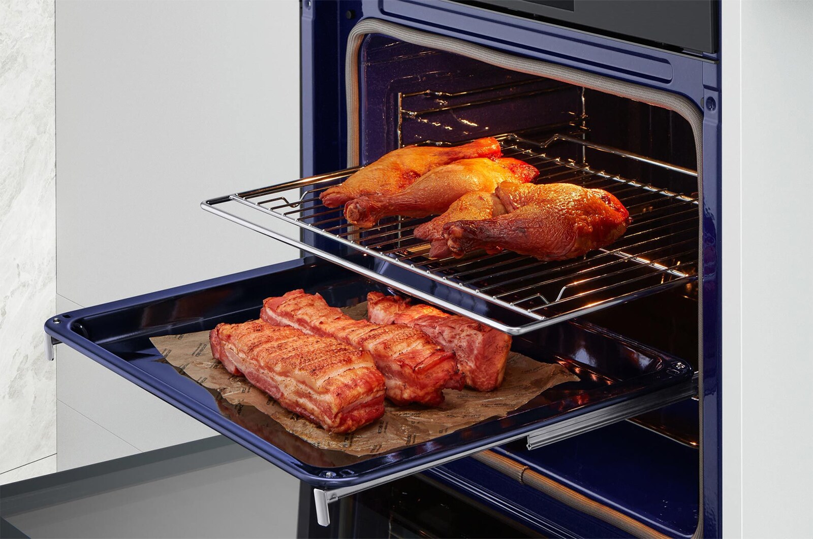 Foto del forno WSED7665B con degli alimenti
